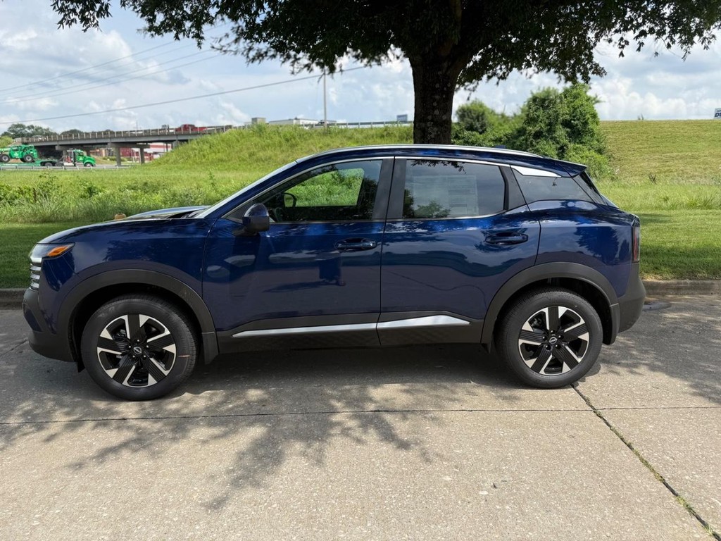 Nissan Kicks Vehicle Full-screen Gallery Image 23