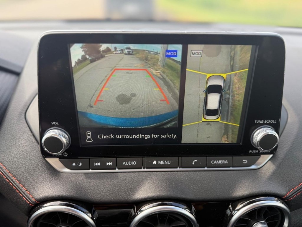 Nissan Sentra Vehicle Full-screen Gallery Image 03