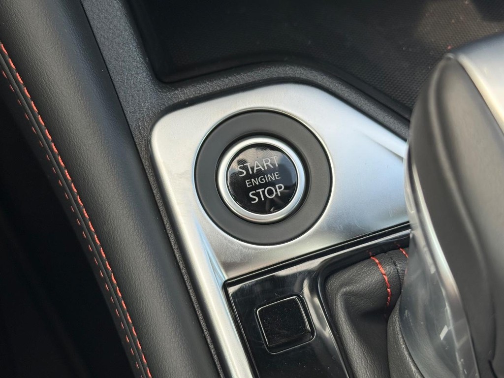 Nissan Sentra Vehicle Full-screen Gallery Image 06