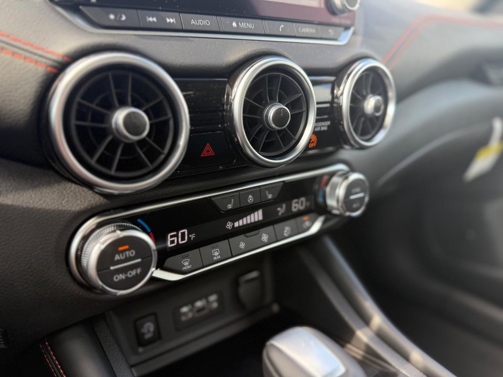 Nissan Sentra Vehicle Full-screen Gallery Image 08