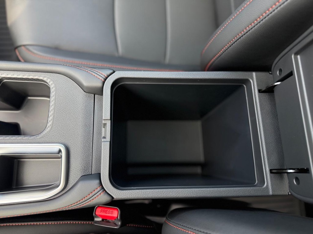 Nissan Sentra Vehicle Full-screen Gallery Image 12