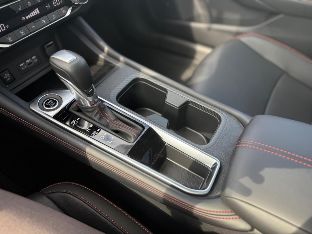 Nissan Sentra Vehicle Full-screen Gallery Image 13