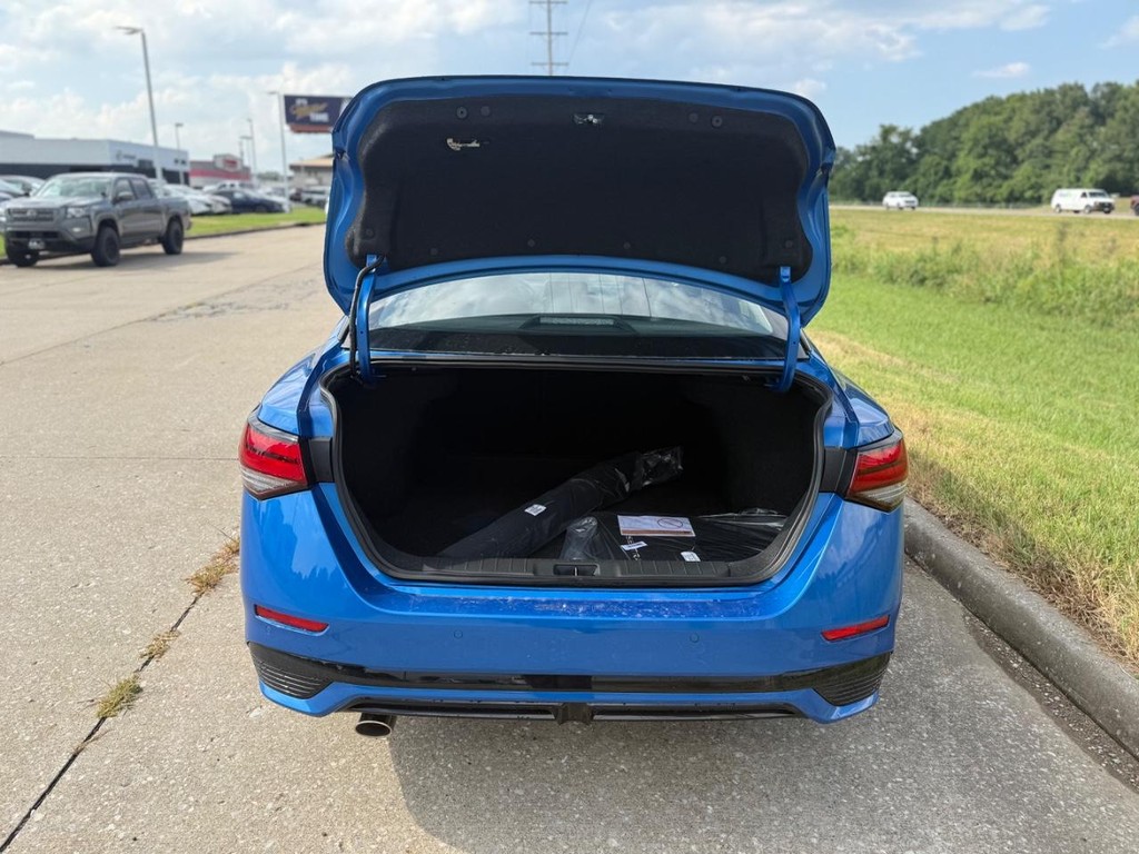 Nissan Sentra Vehicle Full-screen Gallery Image 22