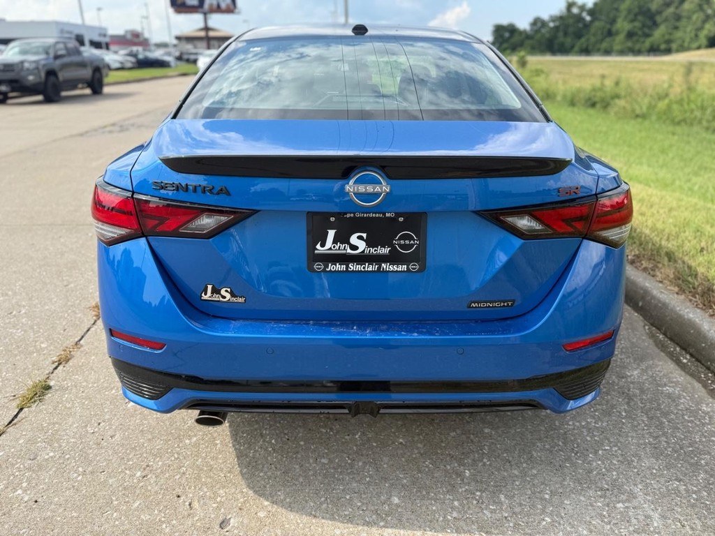 Nissan Sentra Vehicle Full-screen Gallery Image 23