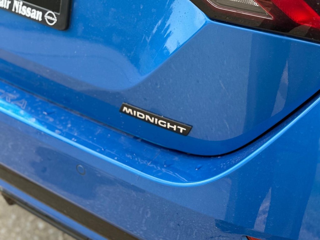 Nissan Sentra Vehicle Full-screen Gallery Image 24