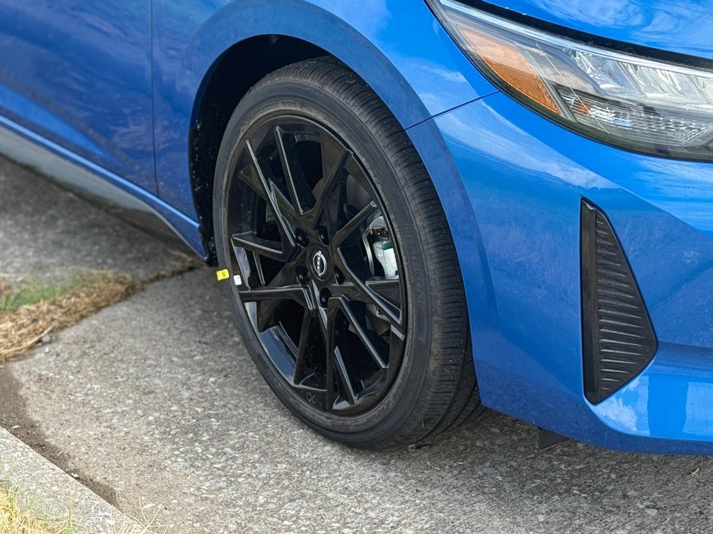 Nissan Sentra Vehicle Full-screen Gallery Image 25