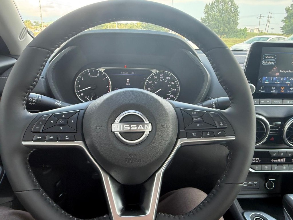 Nissan Sentra Vehicle Full-screen Gallery Image 06