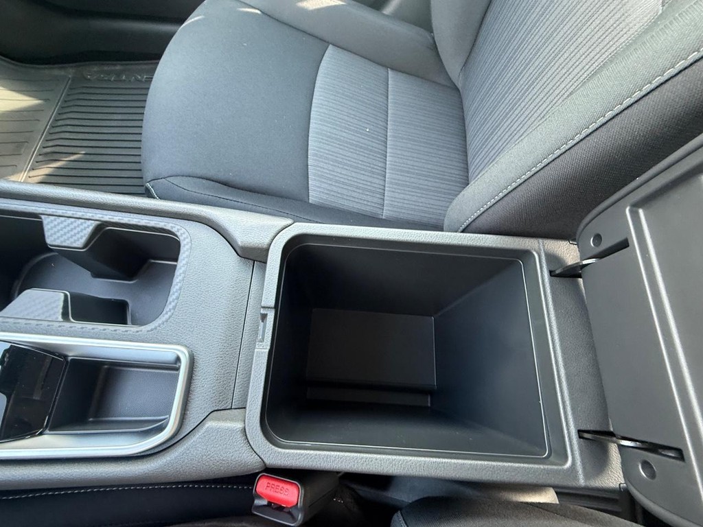 Nissan Sentra Vehicle Full-screen Gallery Image 11