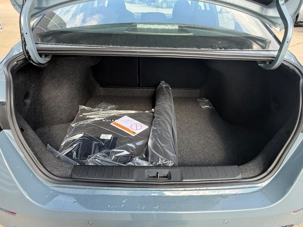 Nissan Sentra Vehicle Full-screen Gallery Image 16