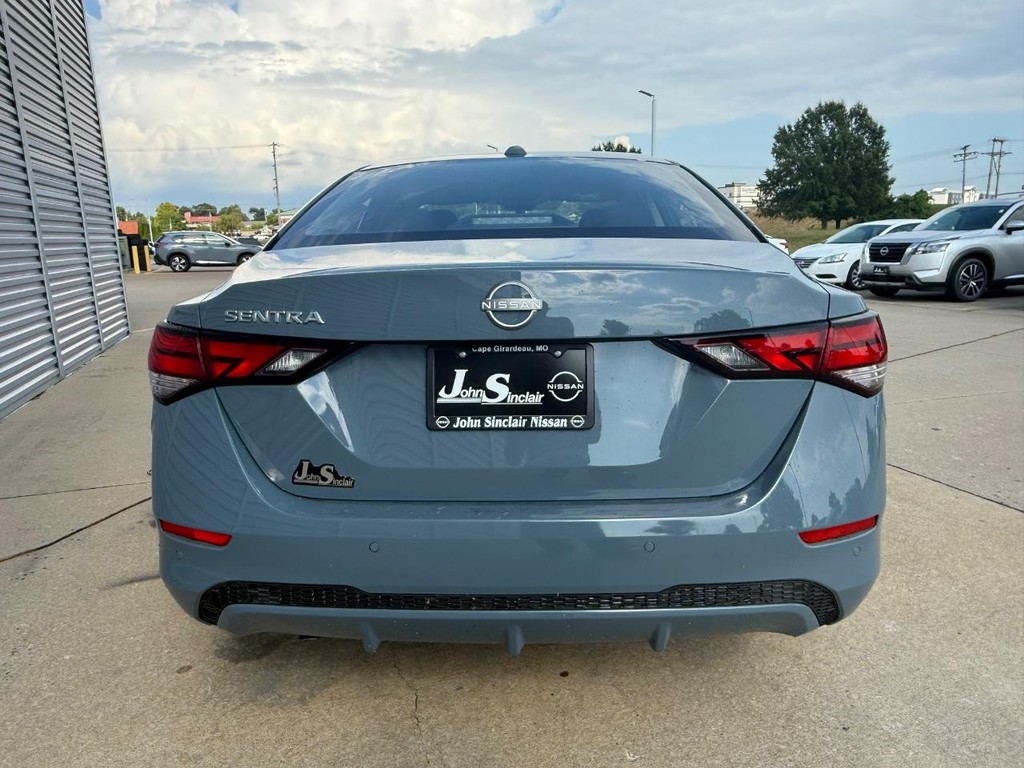 Nissan Sentra Vehicle Full-screen Gallery Image 17