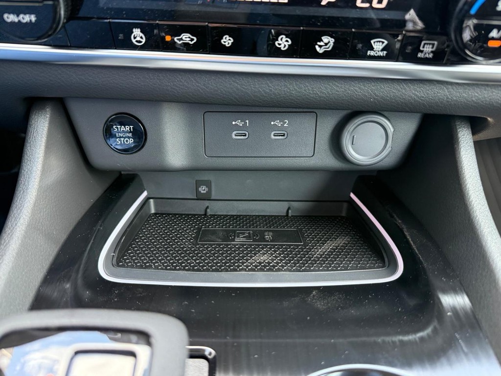 Nissan Rogue Vehicle Full-screen Gallery Image 09