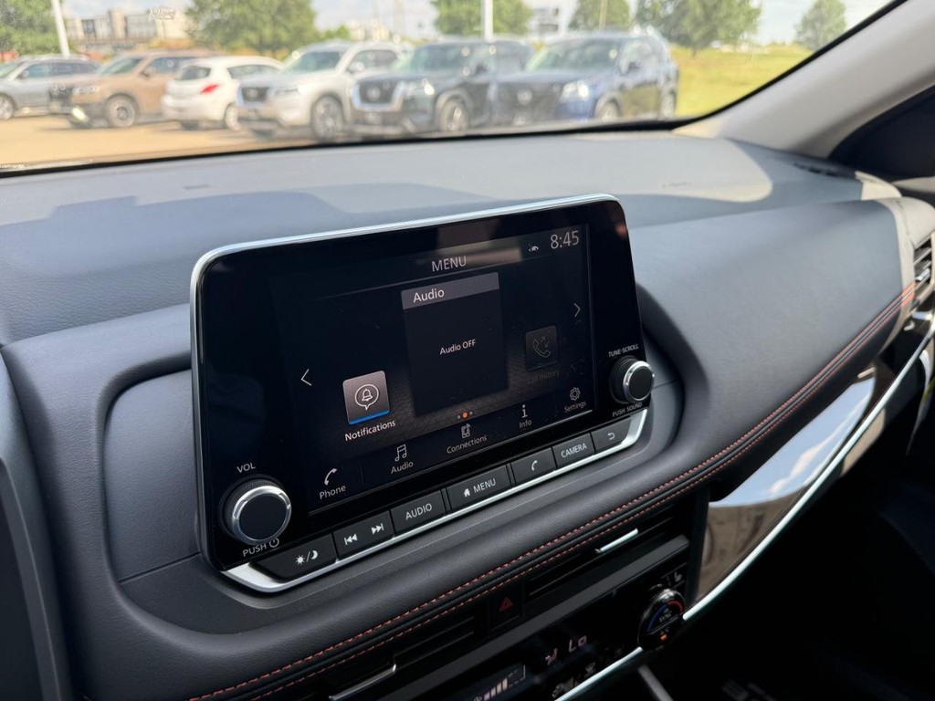 Nissan Rogue Vehicle Full-screen Gallery Image 10