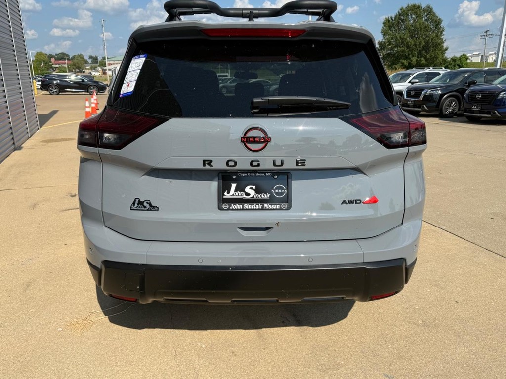 Nissan Rogue Vehicle Full-screen Gallery Image 23