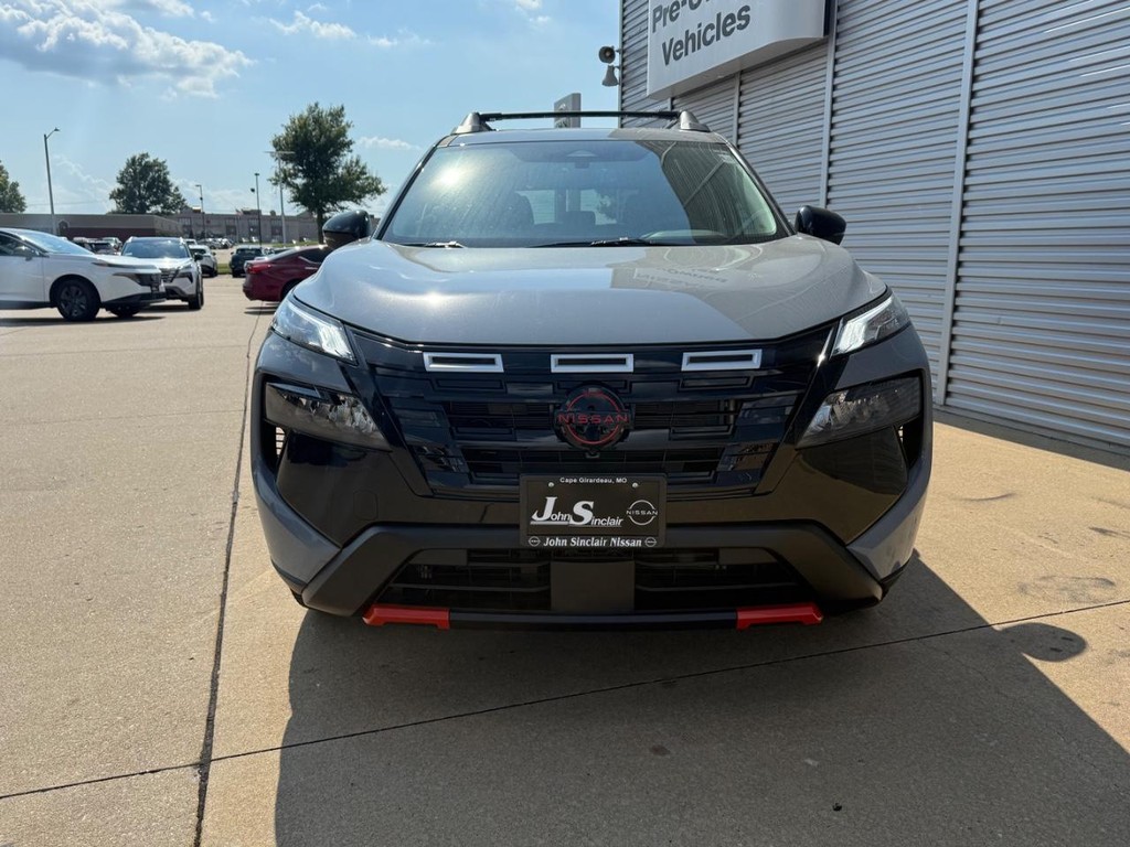 Nissan Rogue Vehicle Full-screen Gallery Image 25