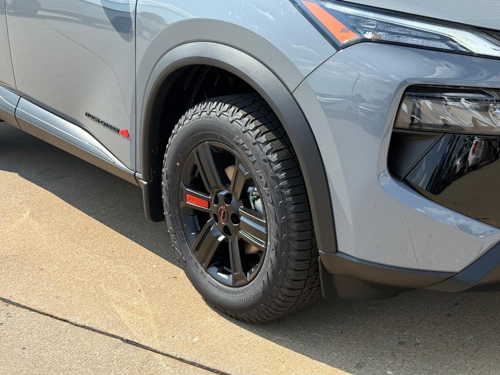 Nissan Rogue Vehicle Full-screen Gallery Image 27