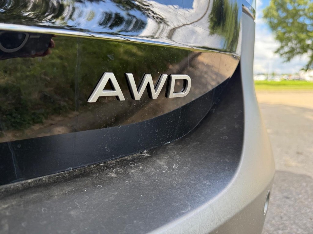 Nissan Kicks Vehicle Full-screen Gallery Image 07