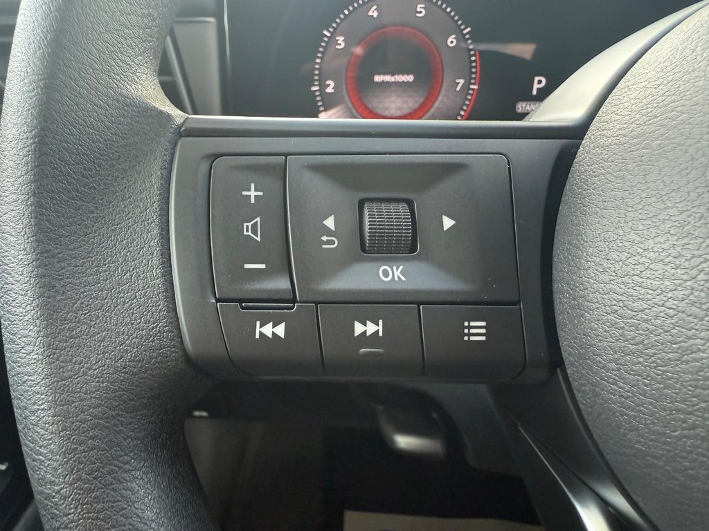 Nissan Kicks Vehicle Full-screen Gallery Image 16