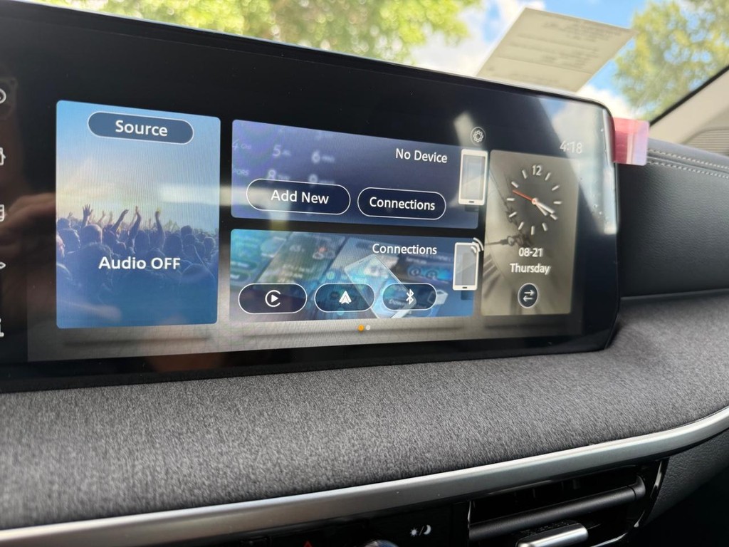 Nissan Kicks Vehicle Full-screen Gallery Image 20