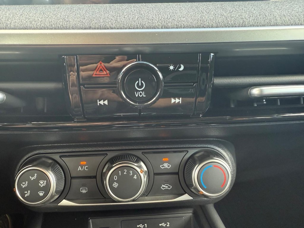 Nissan Kicks Vehicle Full-screen Gallery Image 22