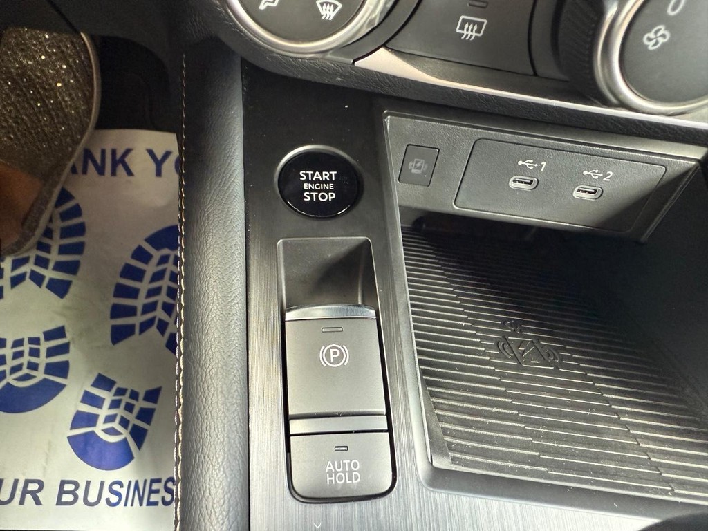 Nissan Kicks Vehicle Full-screen Gallery Image 25