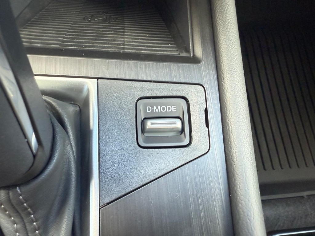 Nissan Kicks Vehicle Full-screen Gallery Image 26