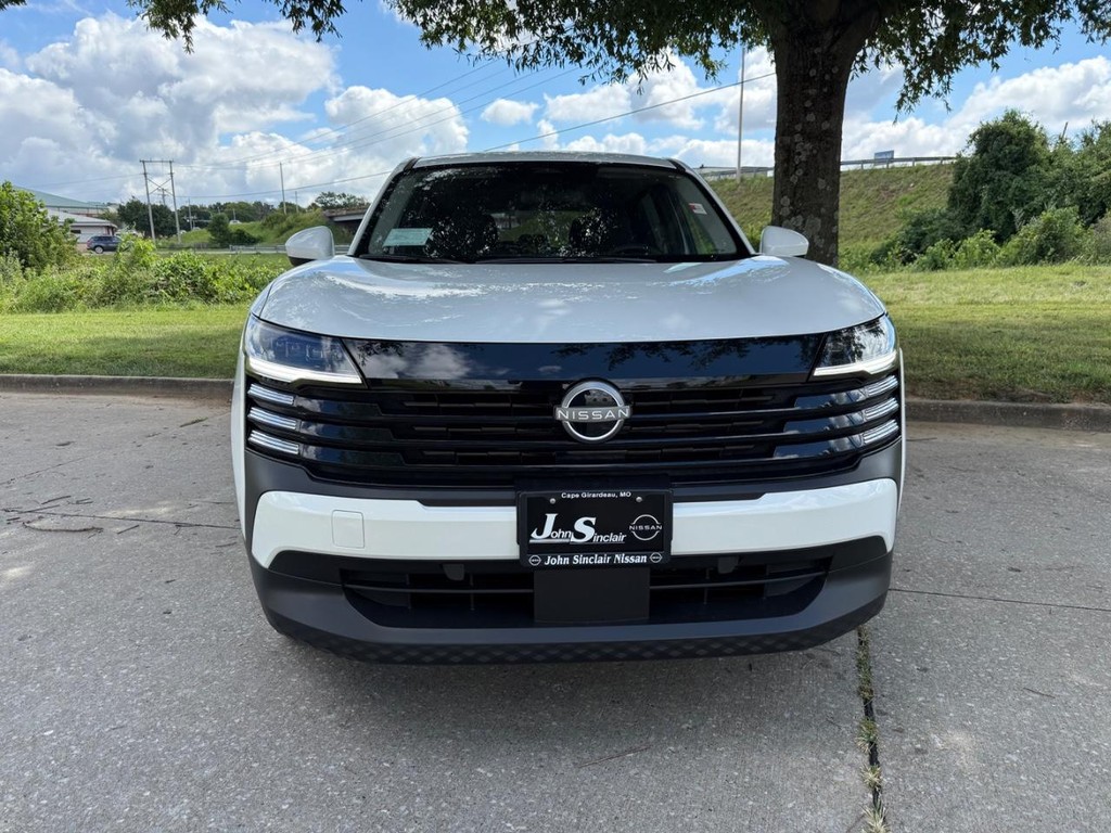 Nissan Kicks Vehicle Full-screen Gallery Image 02