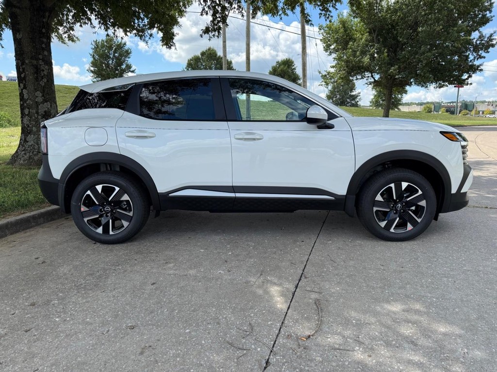 Nissan Kicks Vehicle Full-screen Gallery Image 03