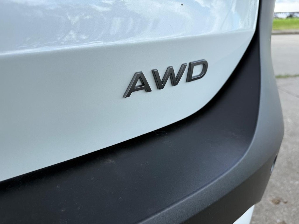 Nissan Kicks Vehicle Full-screen Gallery Image 06