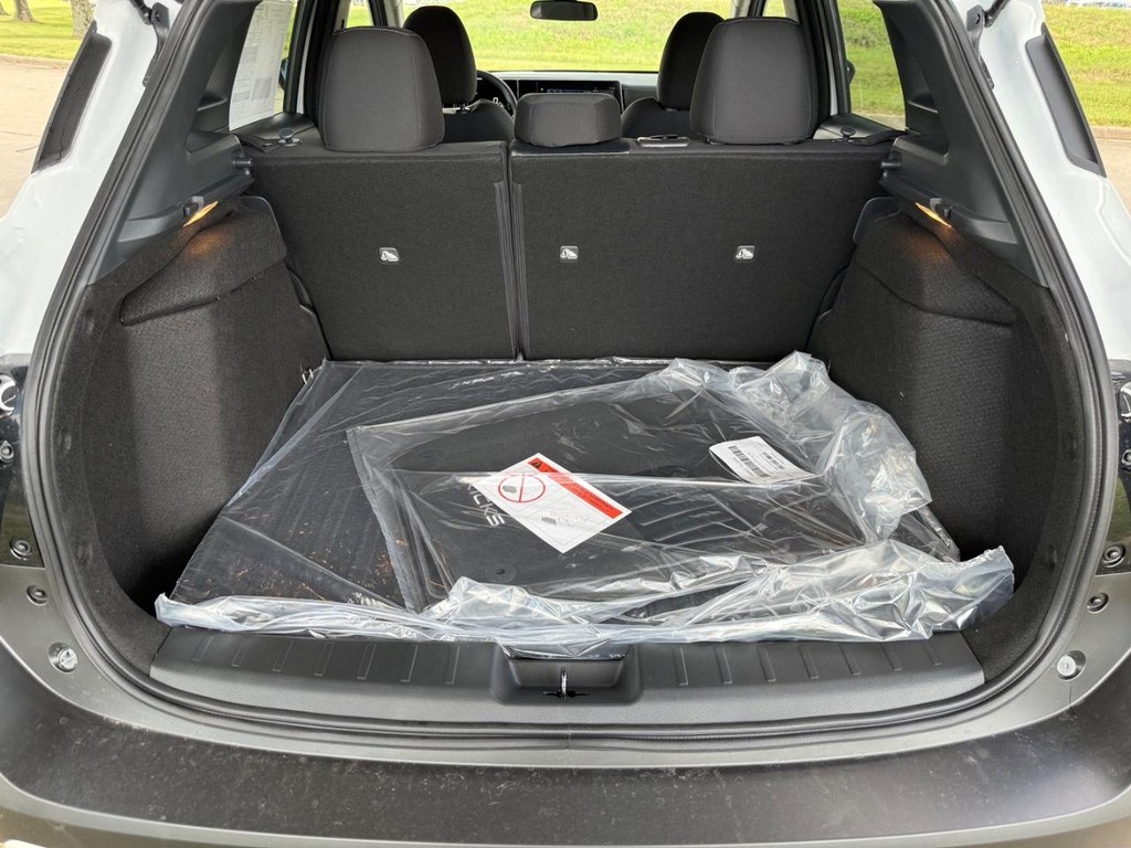 Nissan Kicks Vehicle Full-screen Gallery Image 07