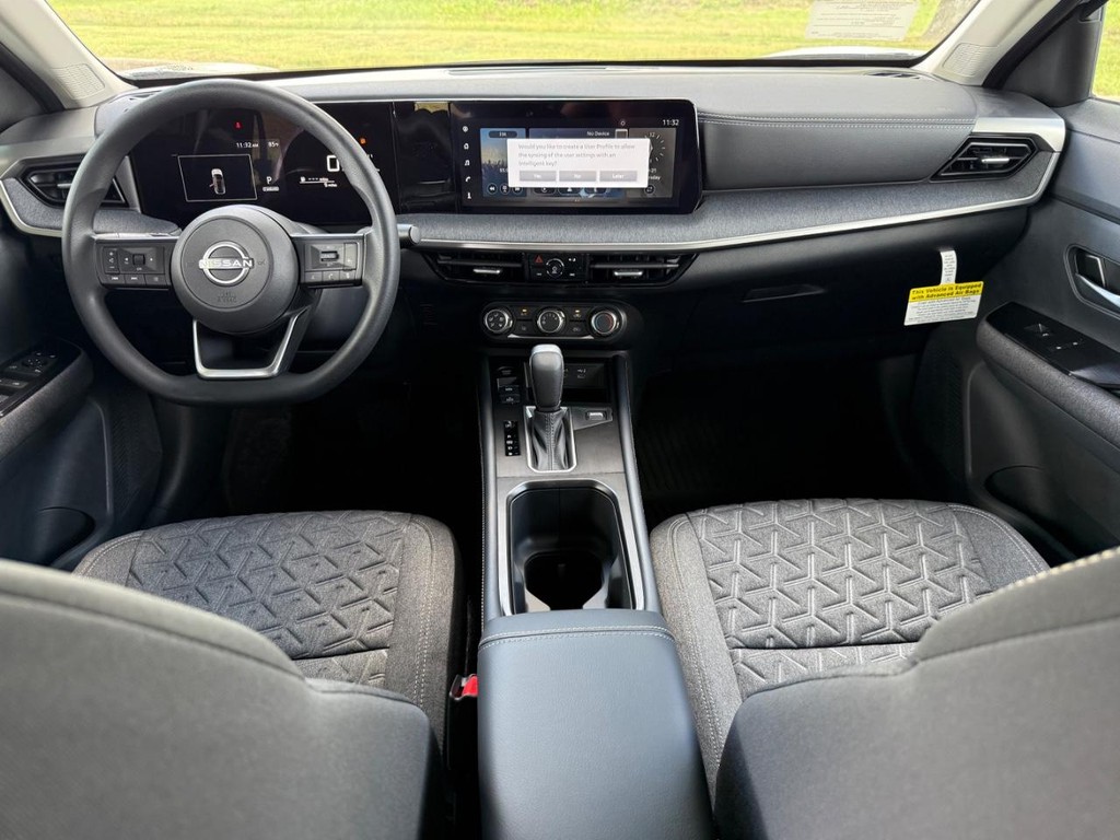 Nissan Kicks Vehicle Full-screen Gallery Image 09