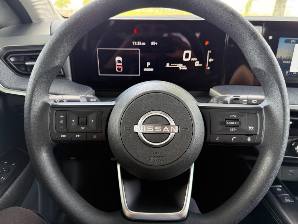 Nissan Kicks Vehicle Full-screen Gallery Image 15