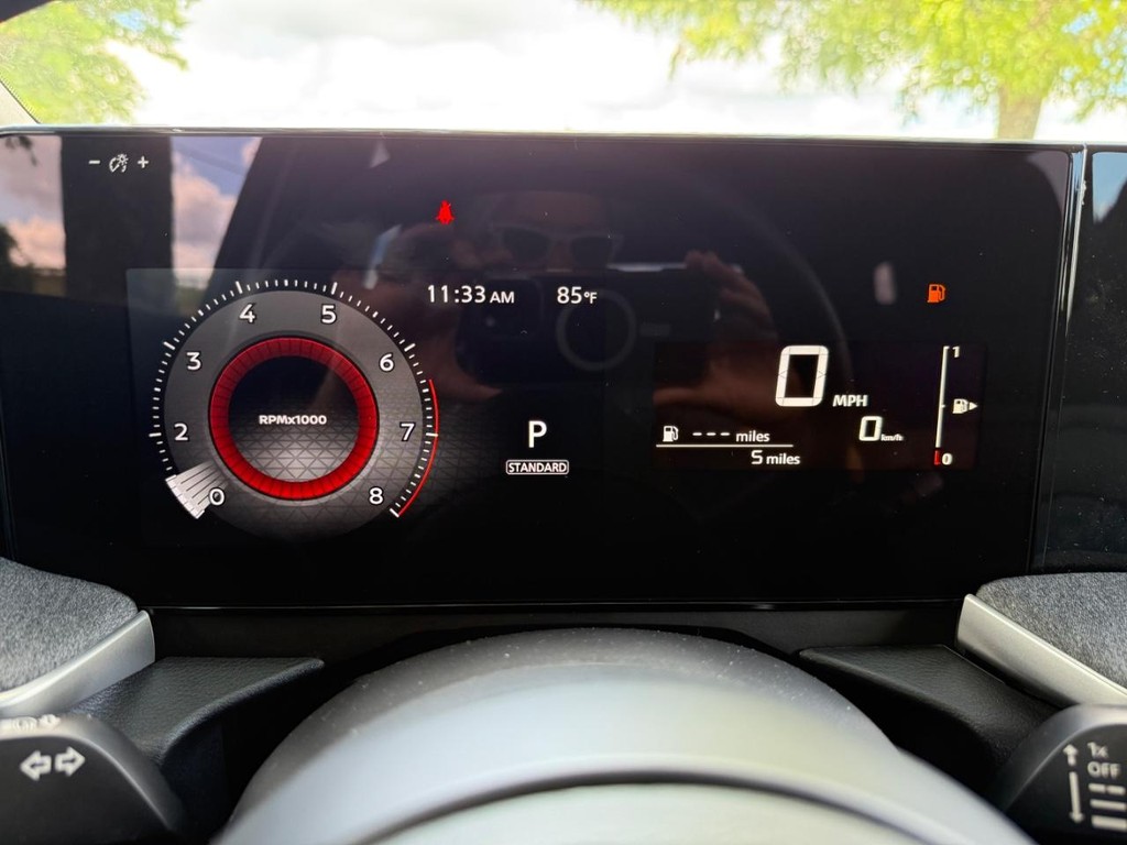 Nissan Kicks Vehicle Full-screen Gallery Image 16