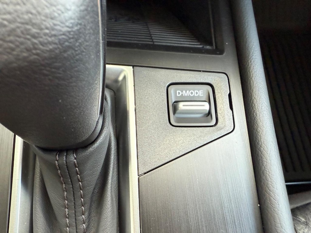 Nissan Kicks Vehicle Full-screen Gallery Image 18