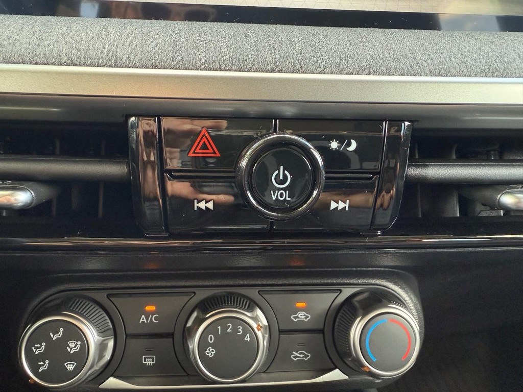 Nissan Kicks Vehicle Full-screen Gallery Image 22