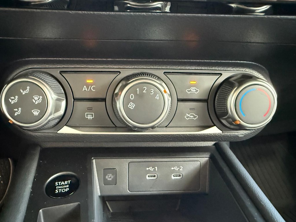 Nissan Kicks Vehicle Full-screen Gallery Image 23