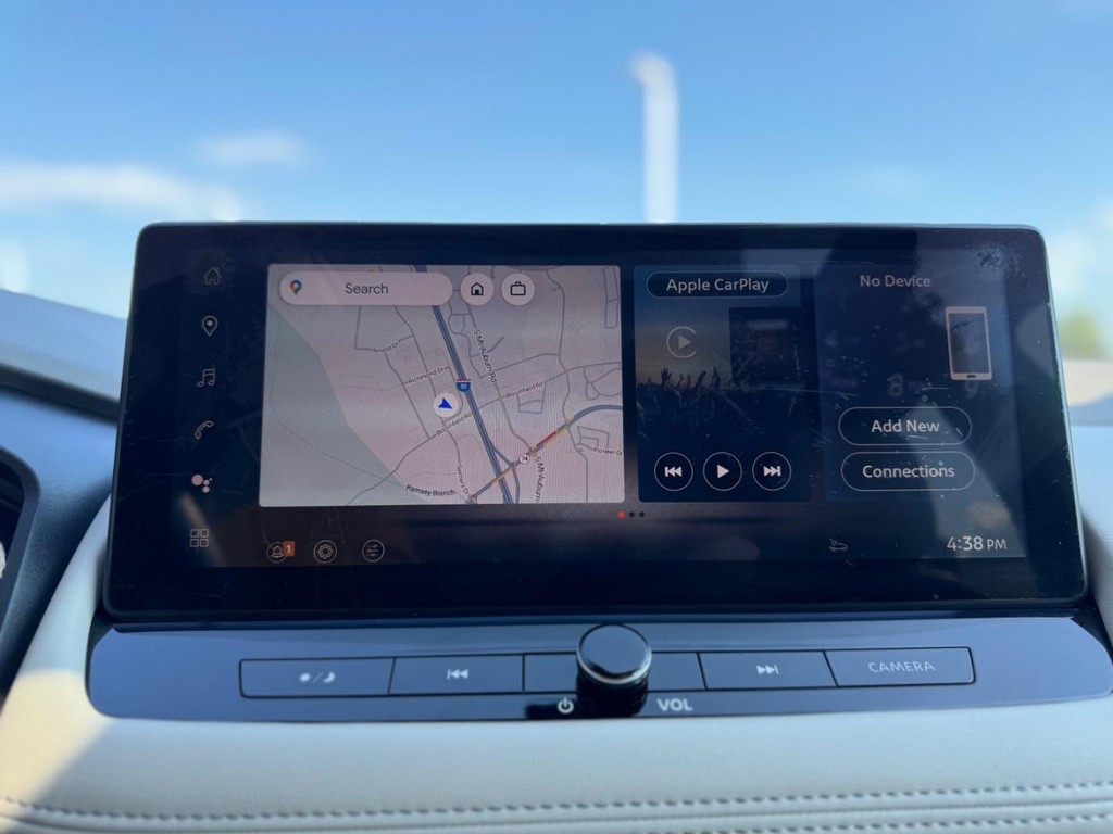 Nissan Rogue Vehicle Full-screen Gallery Image 13