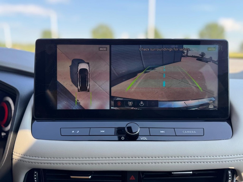 Nissan Rogue Vehicle Full-screen Gallery Image 16