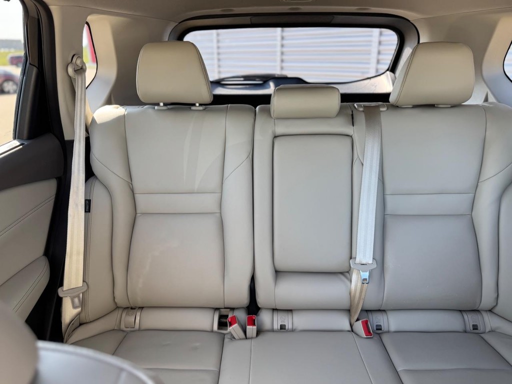 Nissan Rogue Vehicle Full-screen Gallery Image 19