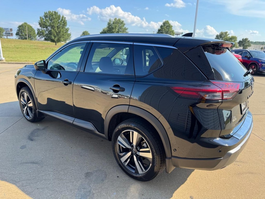 Nissan Rogue Vehicle Full-screen Gallery Image 20