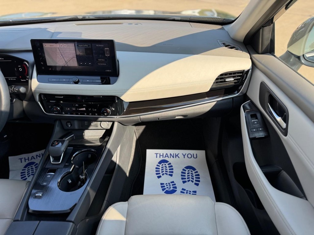 Nissan Rogue Vehicle Full-screen Gallery Image 27