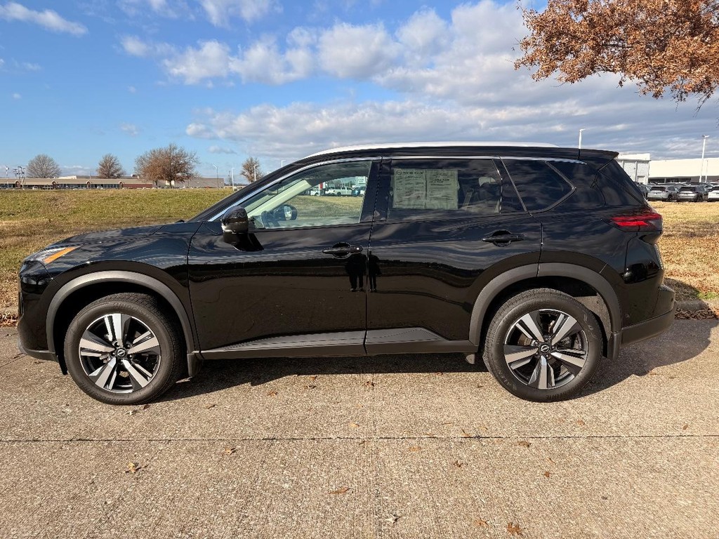 Nissan Rogue Vehicle Full-screen Gallery Image 31