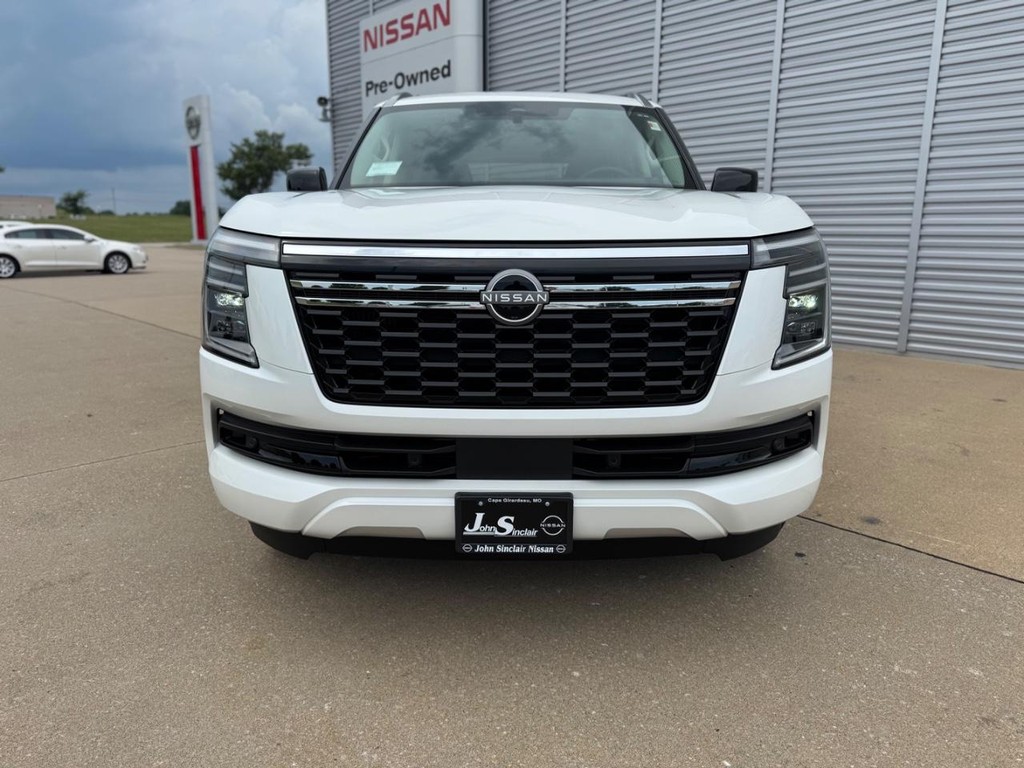 Nissan Armada Vehicle Full-screen Gallery Image 03