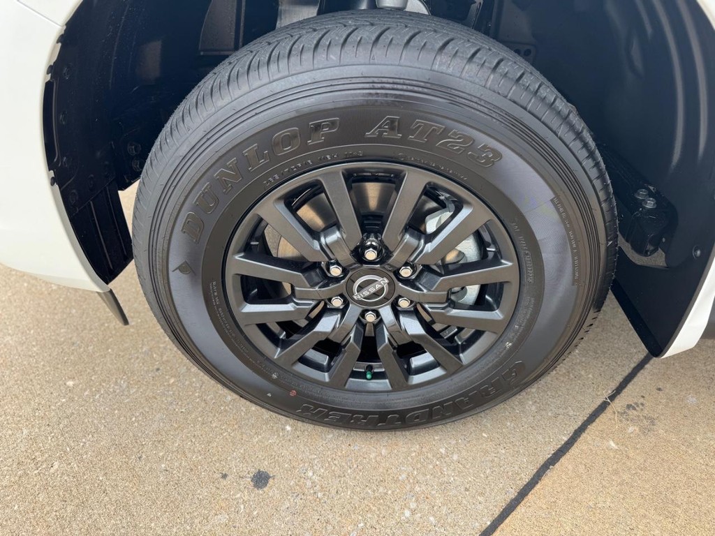 Nissan Armada Vehicle Full-screen Gallery Image 05