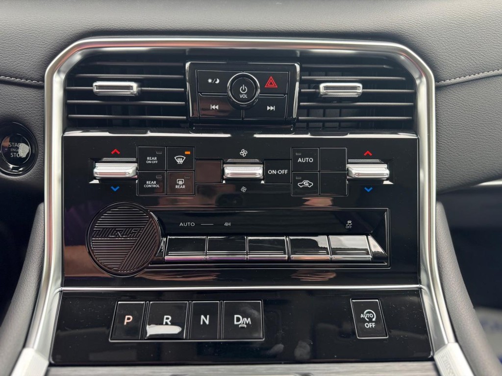 Nissan Armada Vehicle Full-screen Gallery Image 14