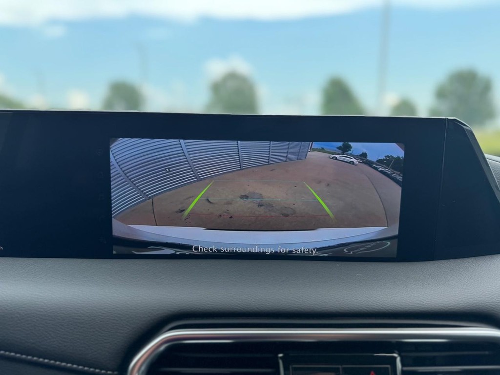 Nissan Armada Vehicle Full-screen Gallery Image 15