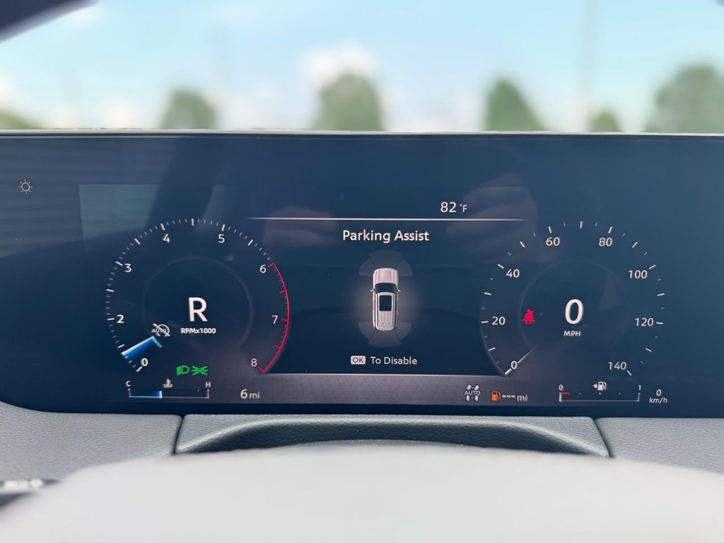 Nissan Armada Vehicle Full-screen Gallery Image 16