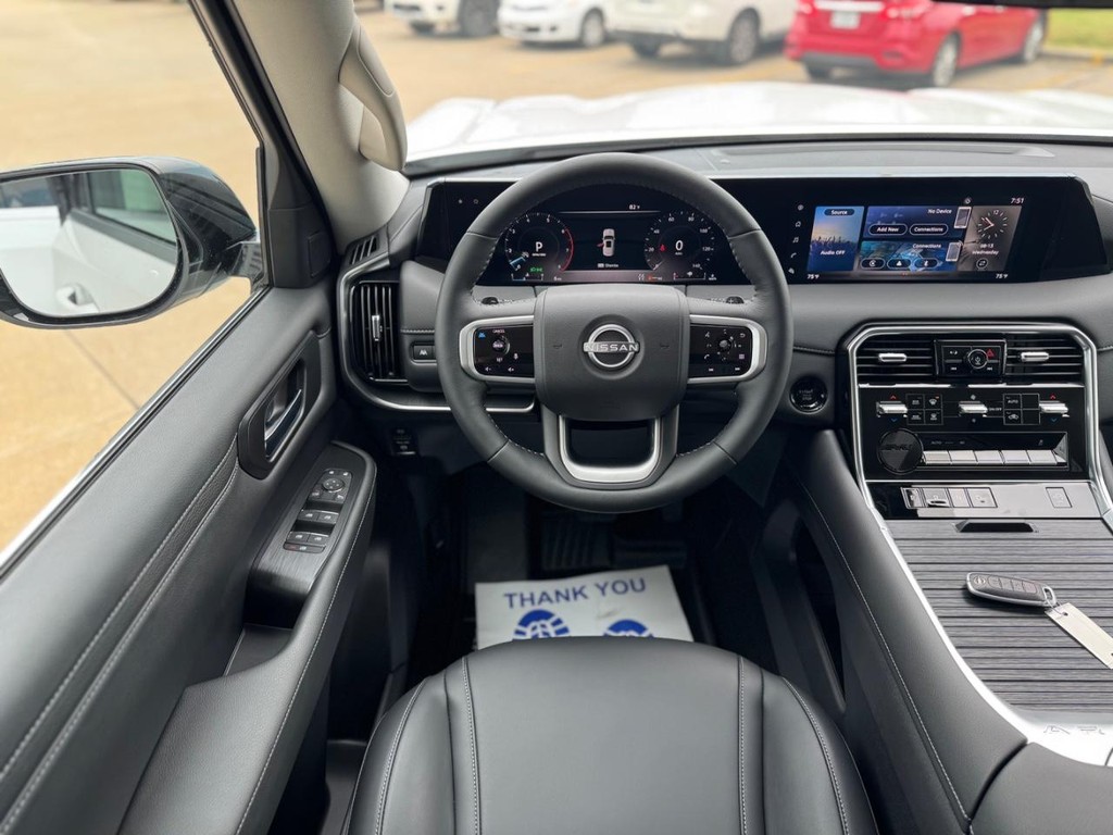 Nissan Armada Vehicle Full-screen Gallery Image 22