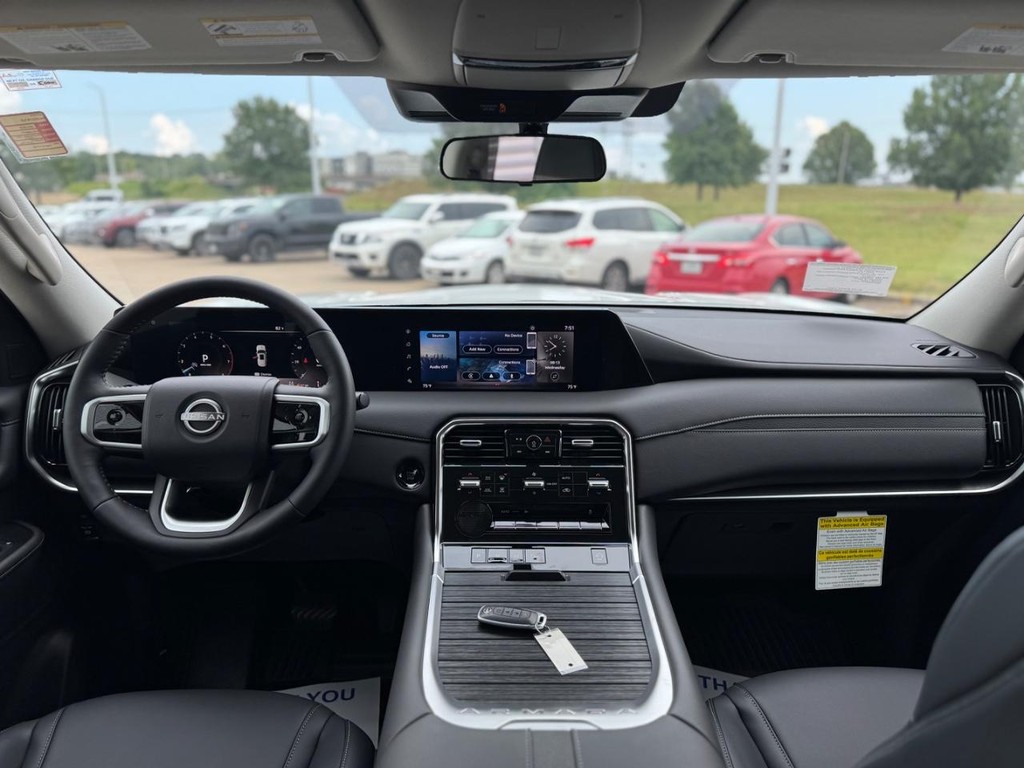 Nissan Armada Vehicle Full-screen Gallery Image 23