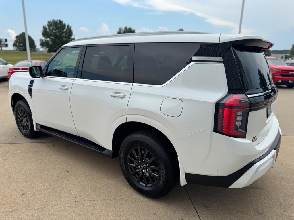 Nissan Armada Vehicle Full-screen Gallery Image 24