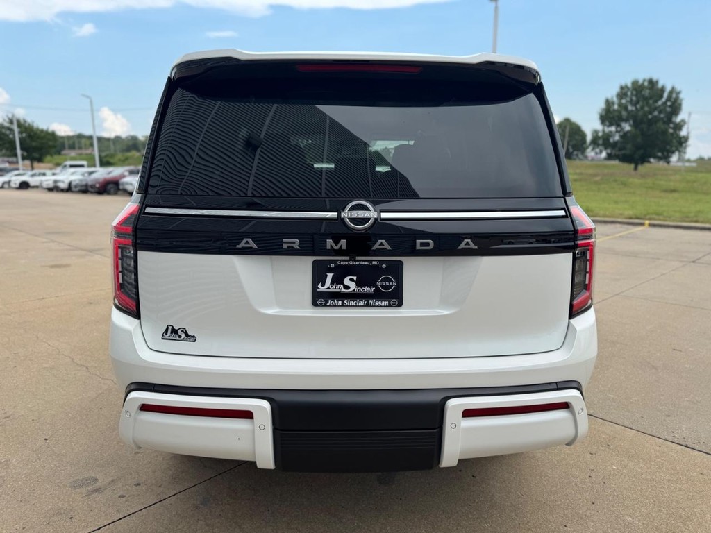 Nissan Armada Vehicle Full-screen Gallery Image 25